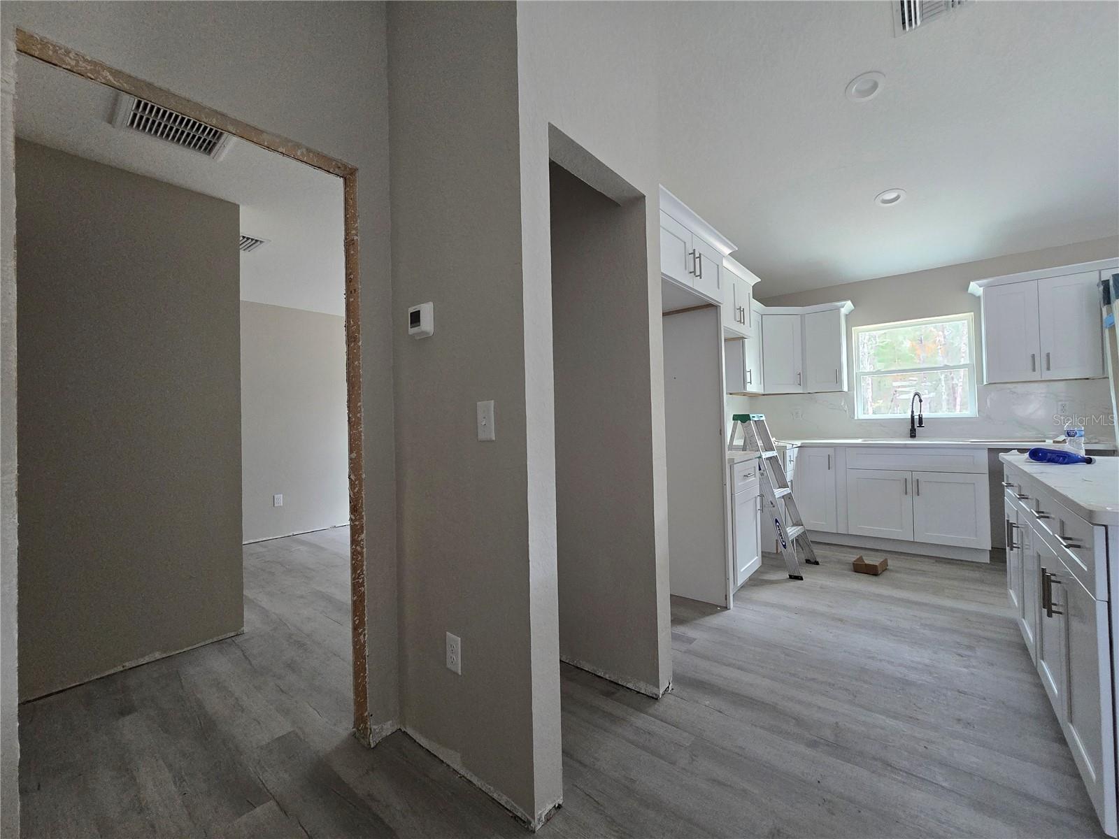 Image 15 of 33 For 2 Oak Trail 