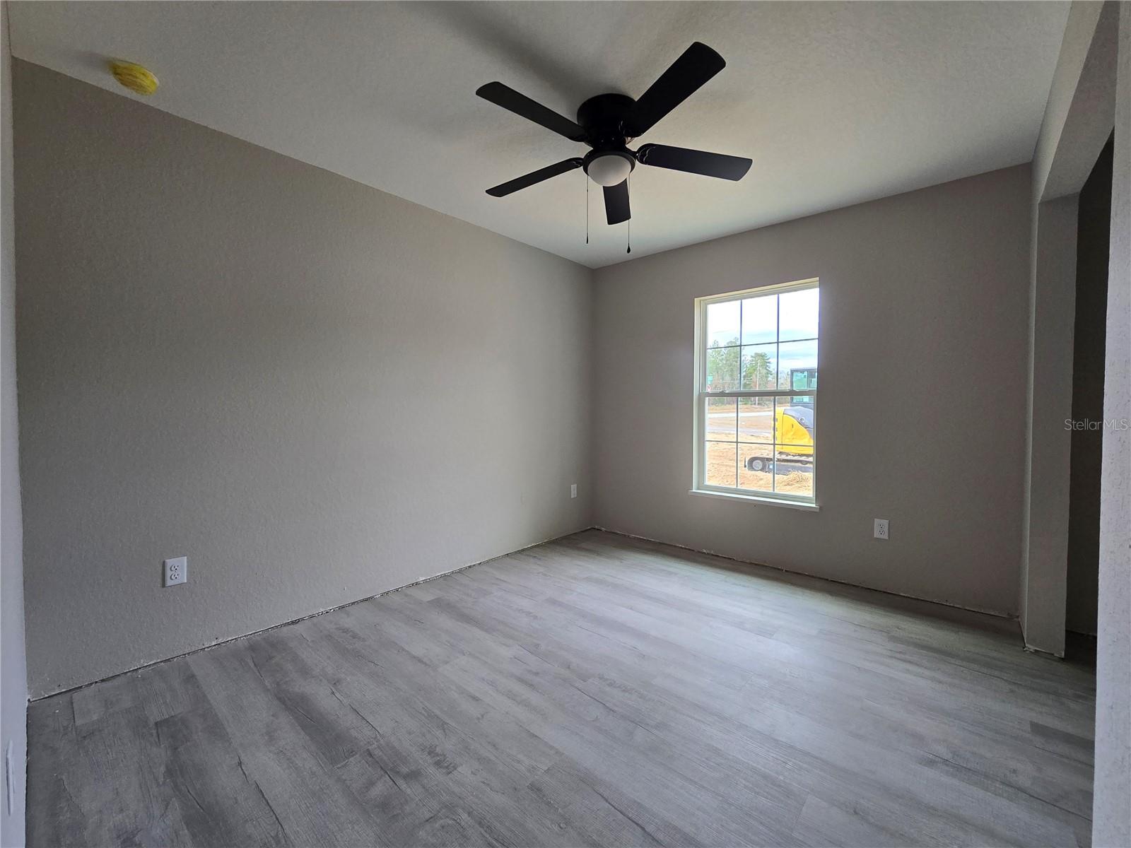 Image 22 of 33 For 2 Oak Trail 