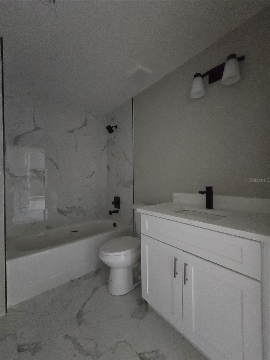 Image 24 of 33 For 2 Oak Trail 