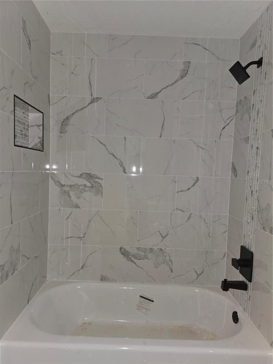 Image 25 of 33 For 2 Oak Trail 