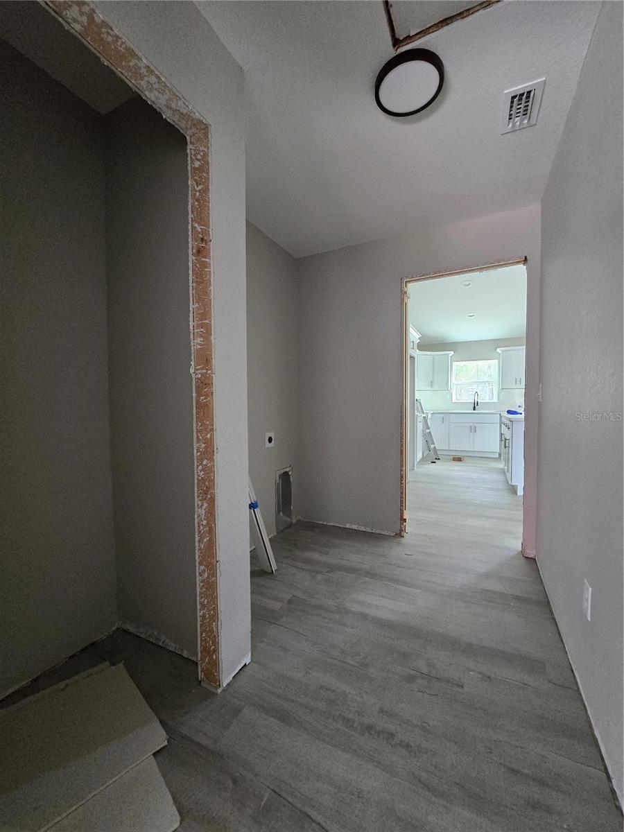 Image 30 of 33 For 2 Oak Trail 