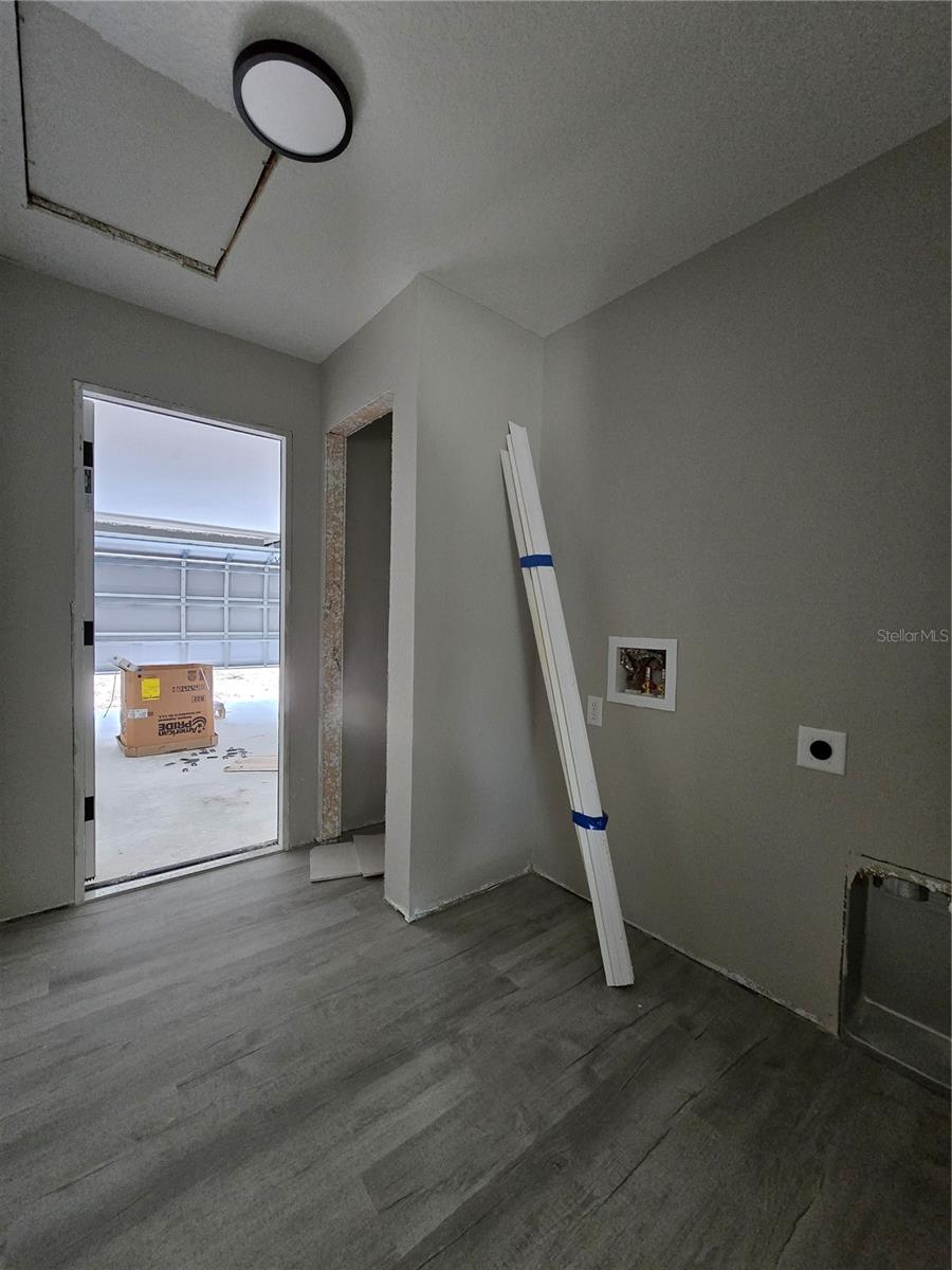 Image 31 of 33 For 2 Oak Trail 