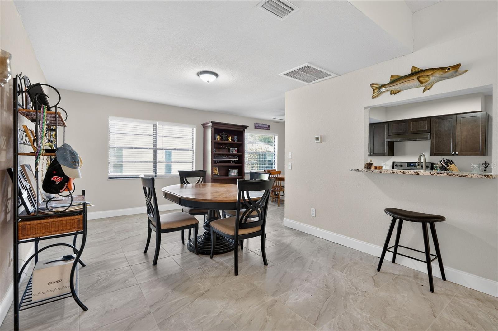 Image 20 of 51 For 4800 Wood Way