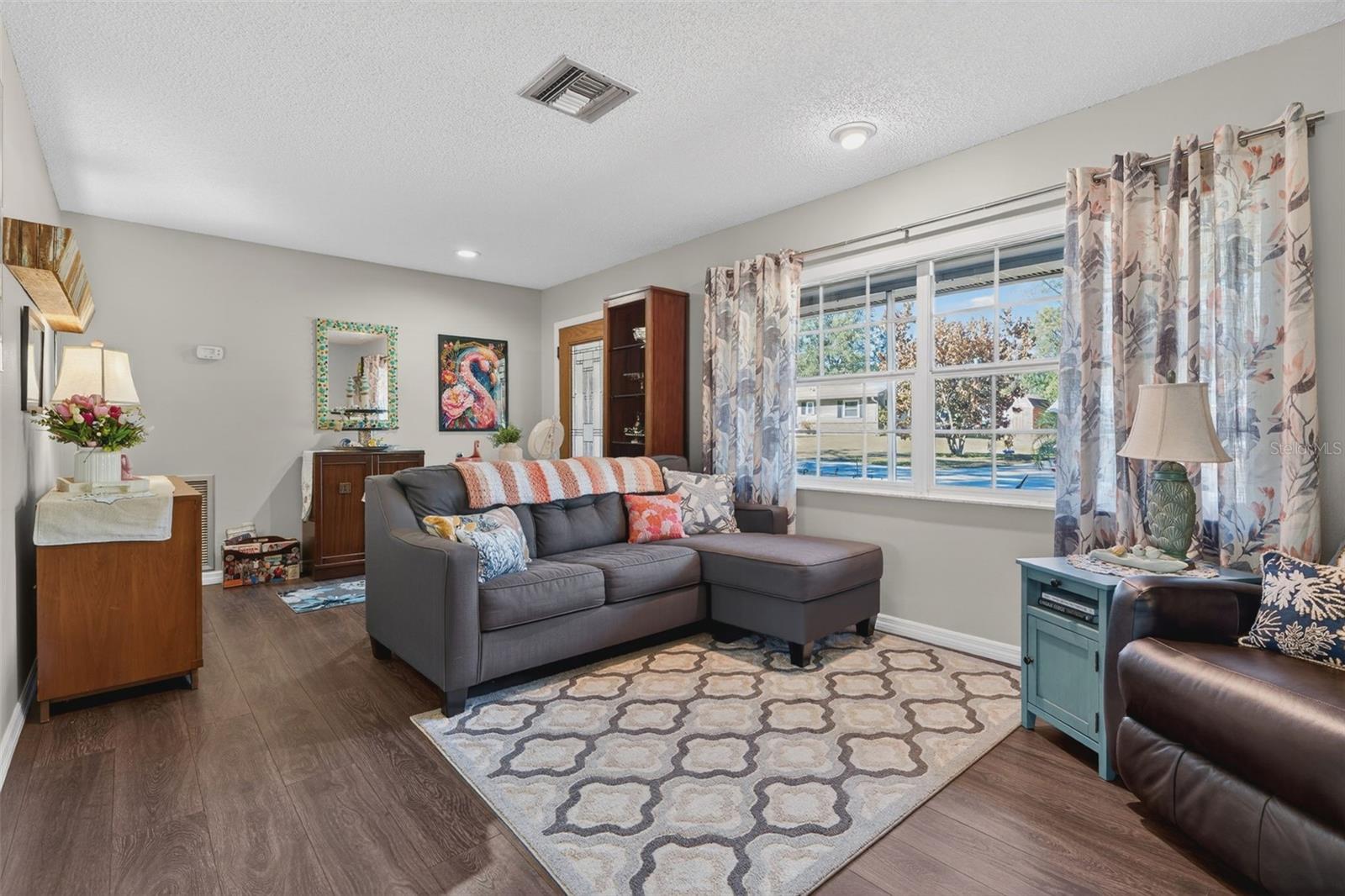 Image 11 of 35 For 515 Wright Street