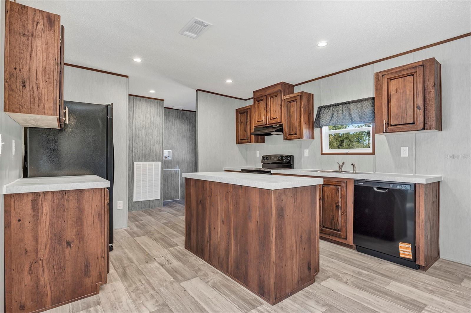 Image 11 of 47 For 16879 42nd Loop