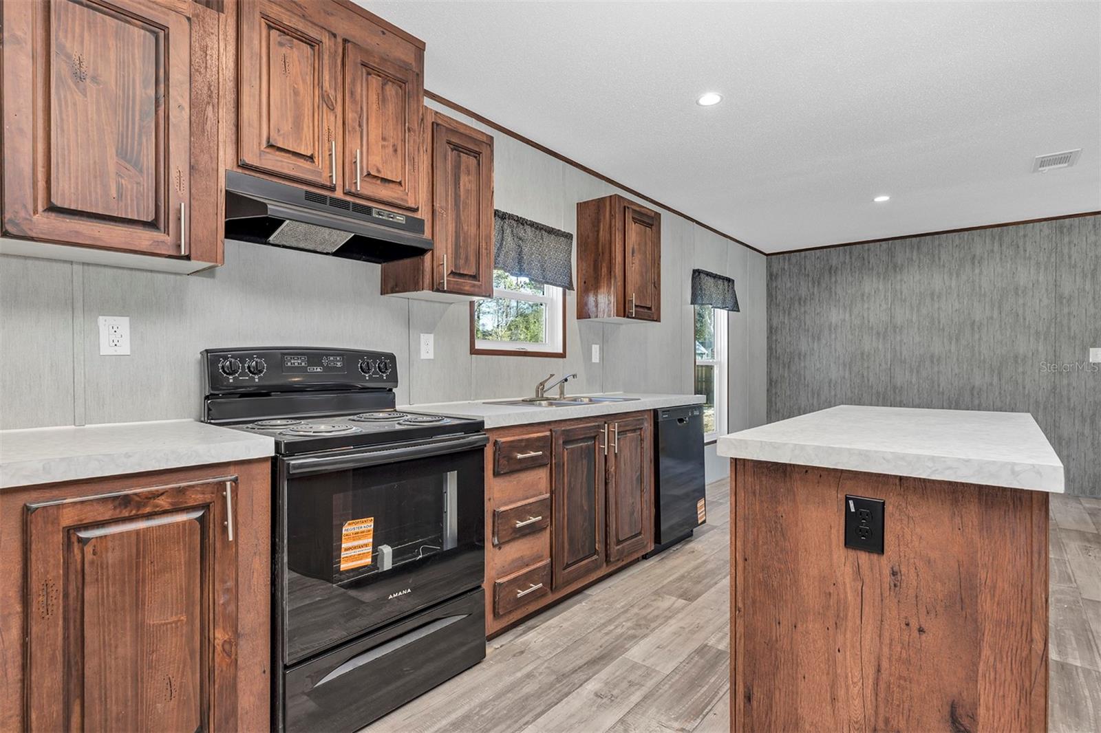 Image 12 of 47 For 16879 42nd Loop