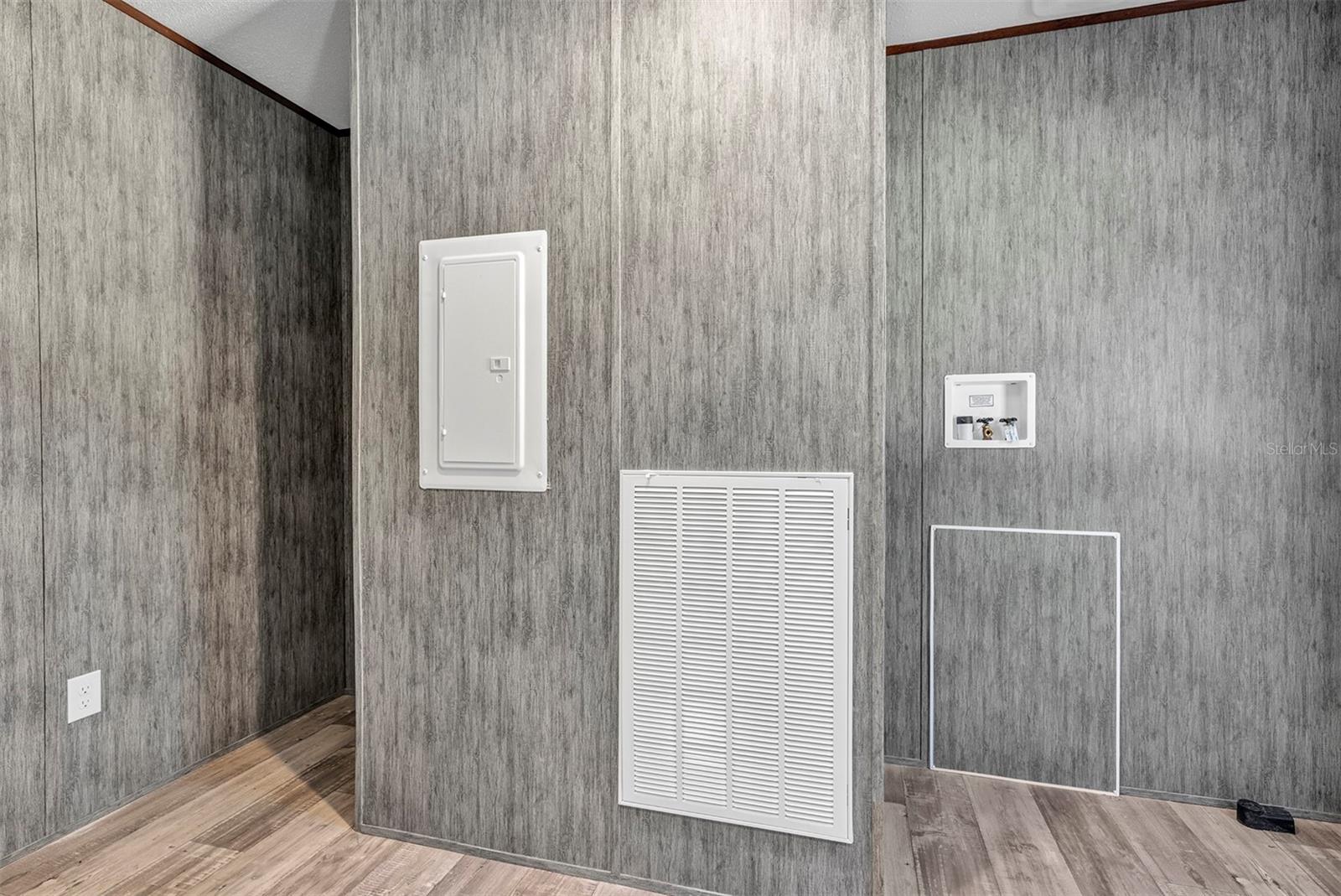 Image 14 of 47 For 16879 42nd Loop