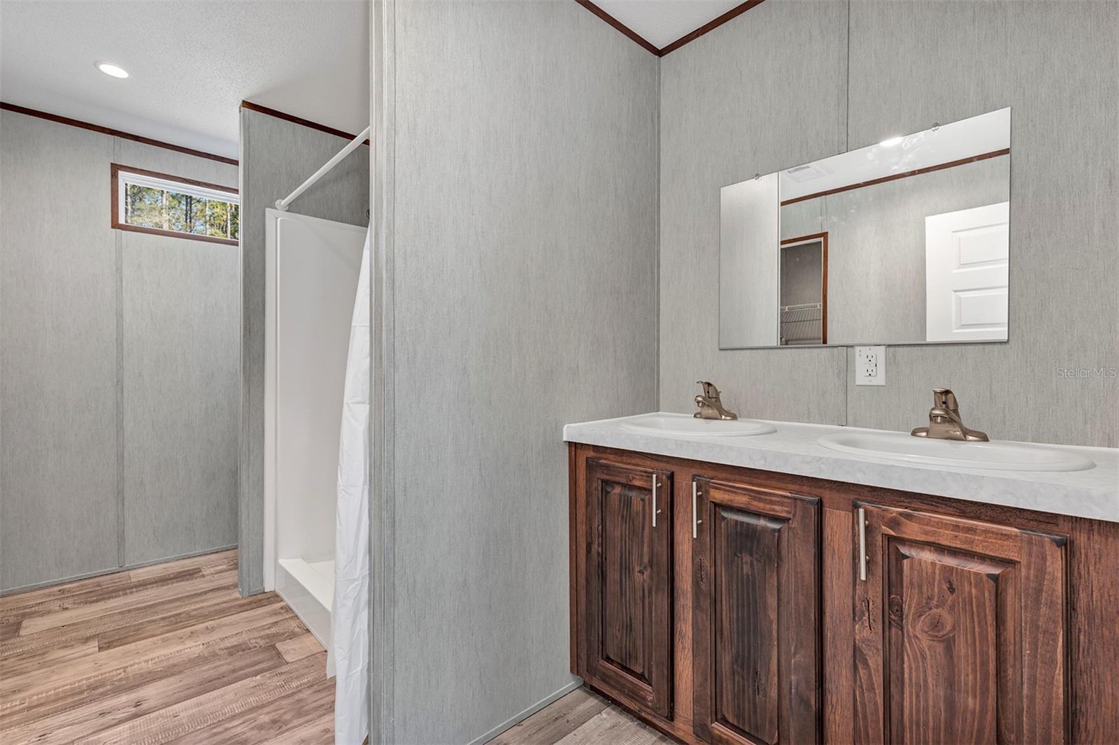 Image 16 of 47 For 16879 42nd Loop