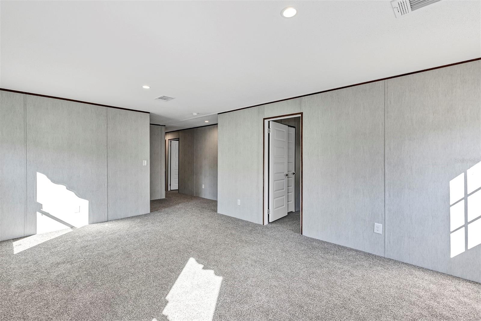 Image 21 of 47 For 16879 42nd Loop