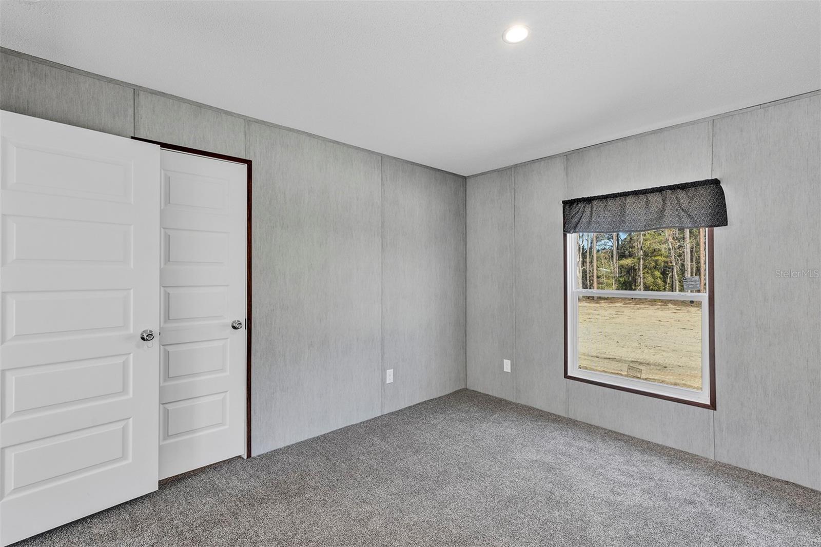 Image 24 of 47 For 16879 42nd Loop