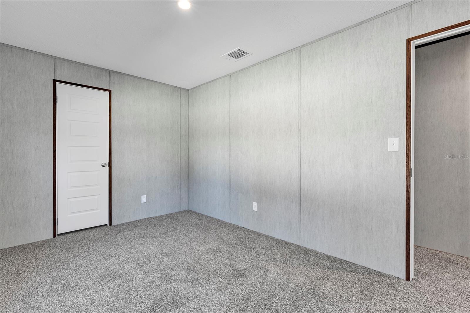 Image 29 of 47 For 16879 42nd Loop