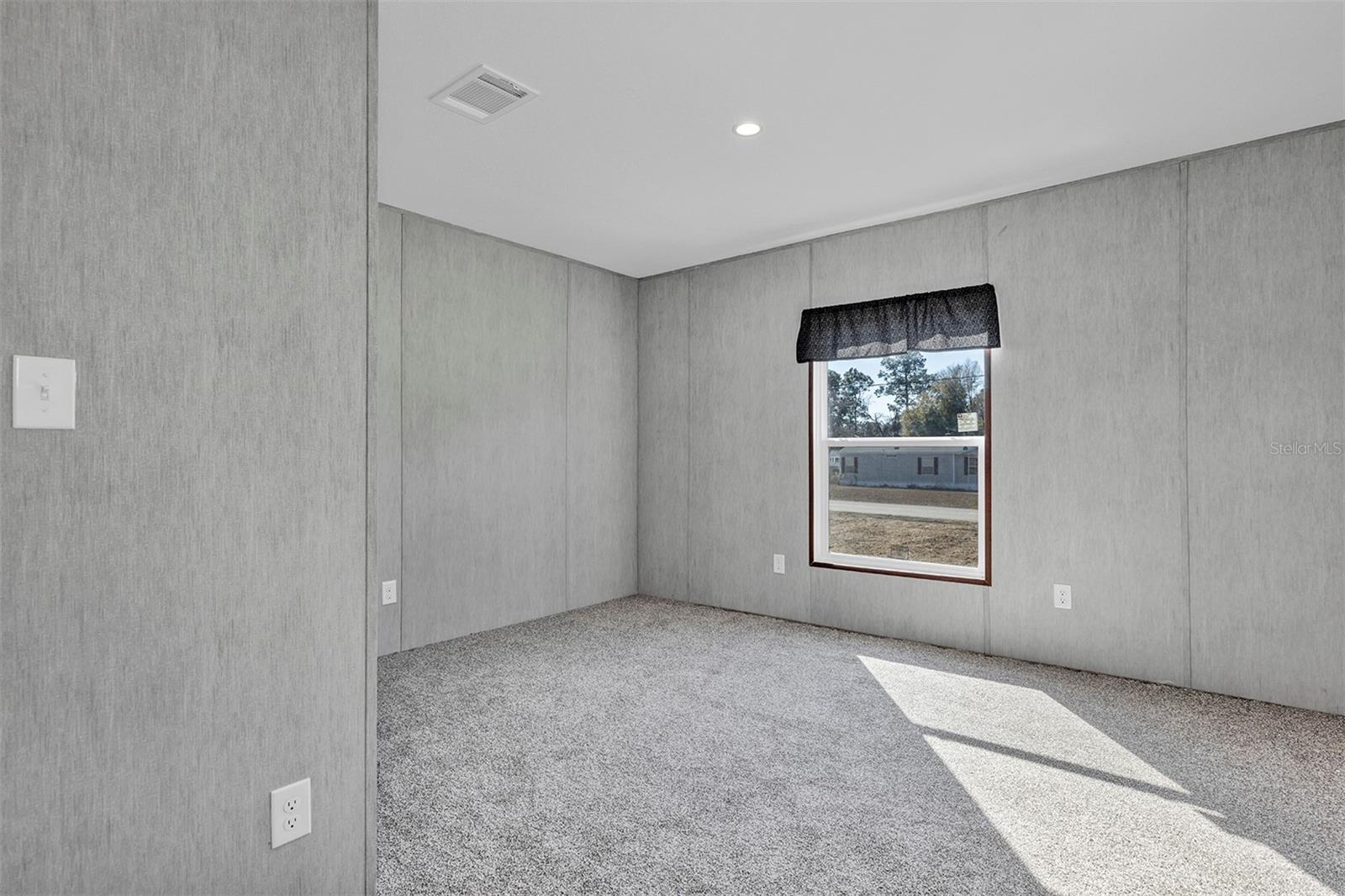 Image 35 of 47 For 16879 42nd Loop