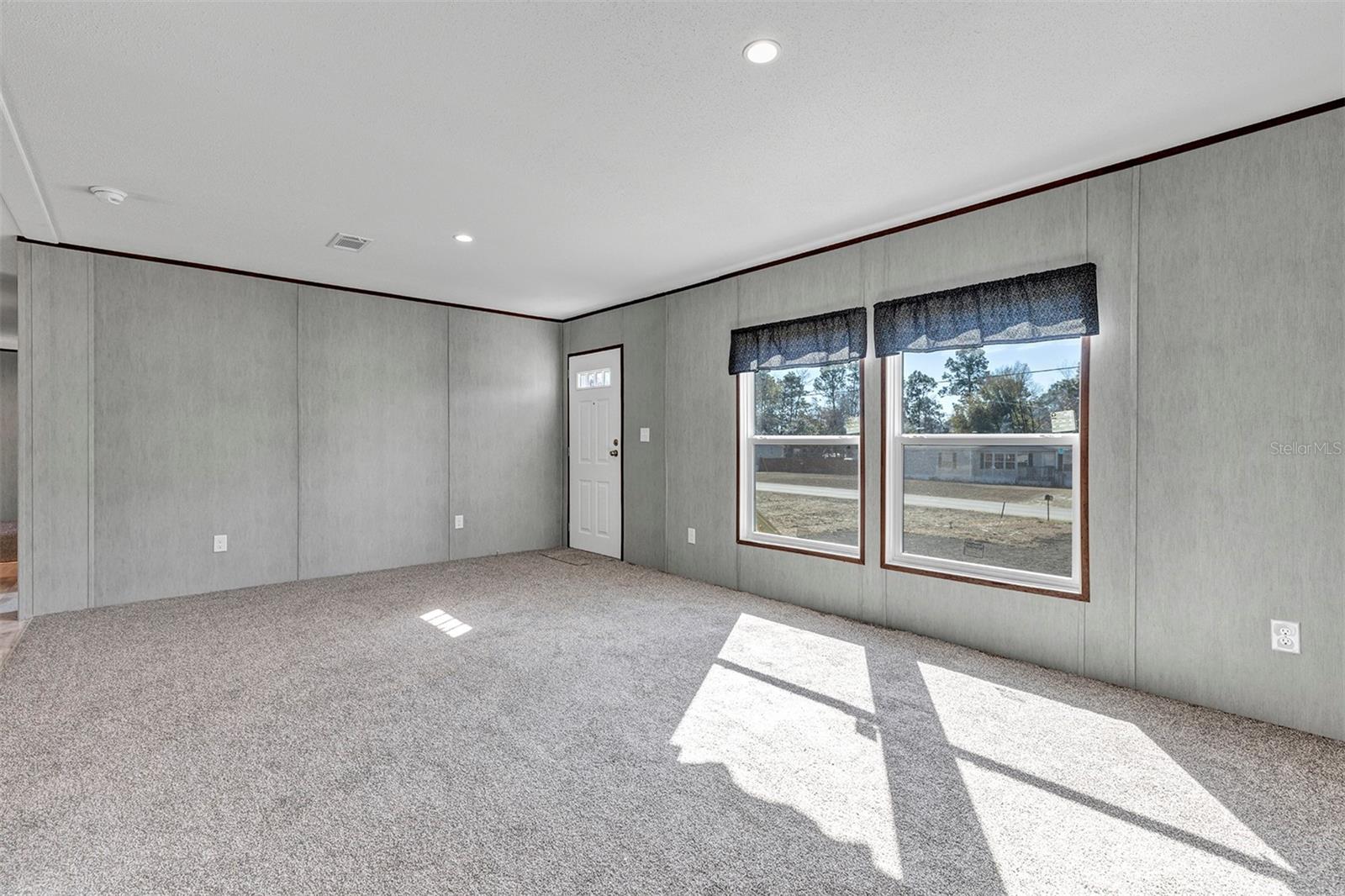 Image 4 of 47 For 16879 42nd Loop