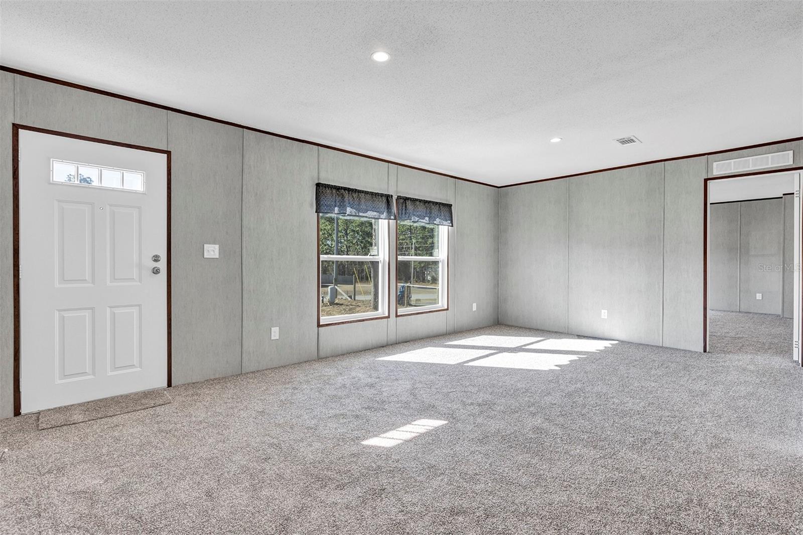 Image 5 of 47 For 16879 42nd Loop