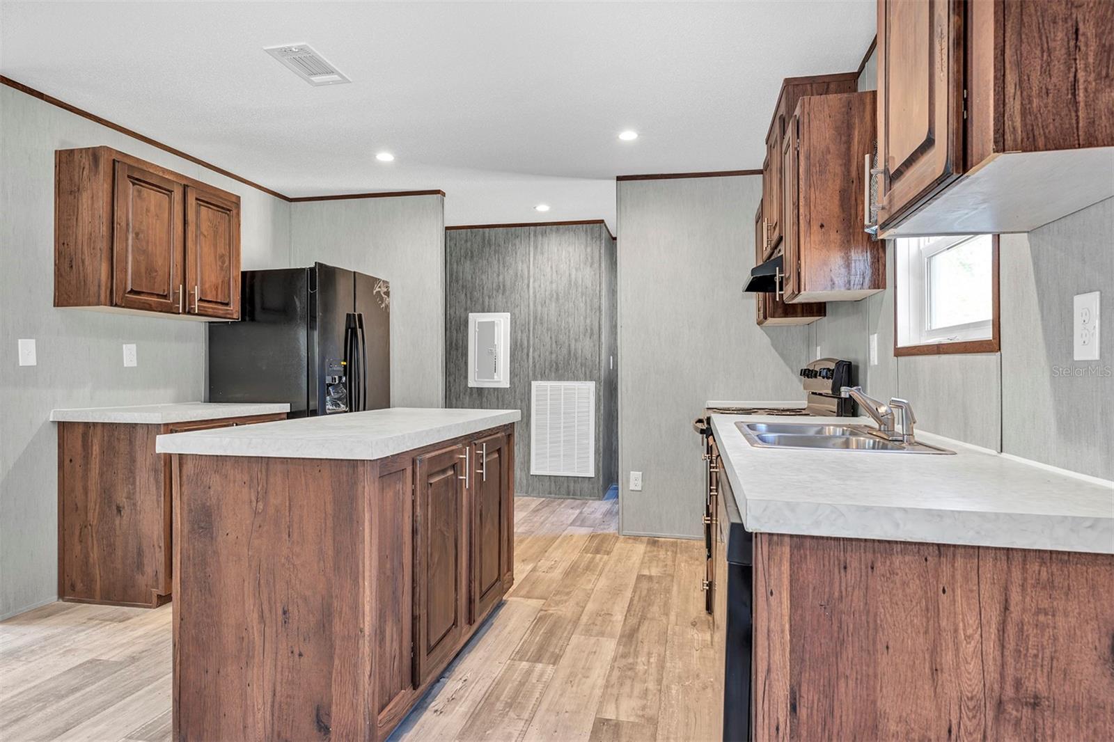 Image 7 of 47 For 16879 42nd Loop