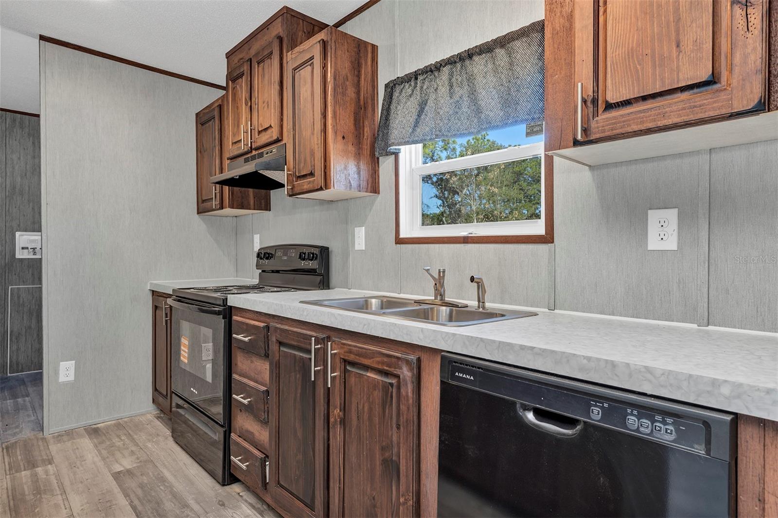 Image 9 of 47 For 16879 42nd Loop