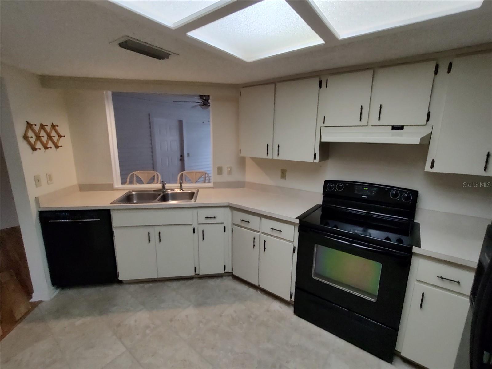 Image 4 of 22 For 8435 109th Lane