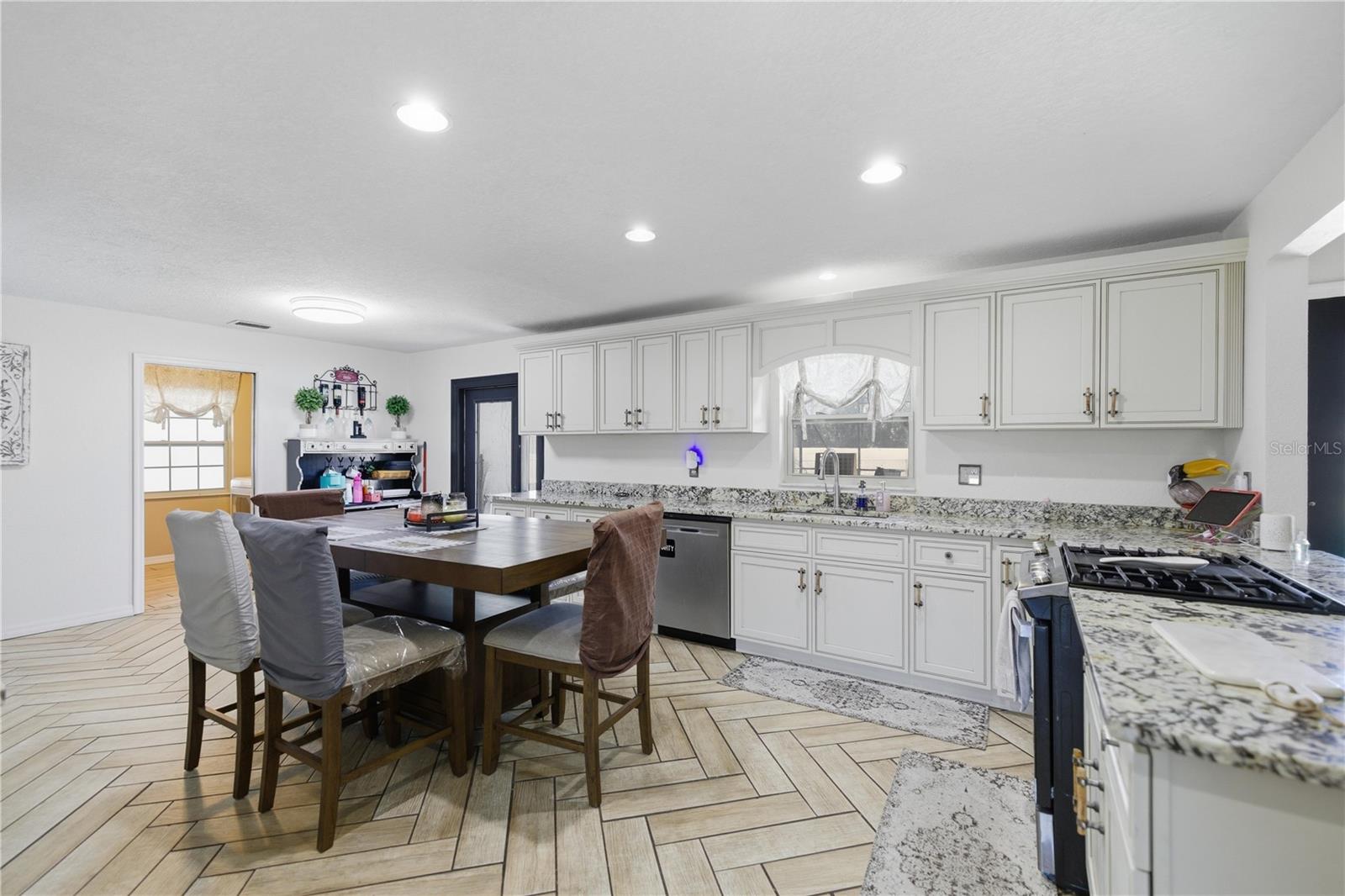 Image 7 of 39 For 1166 44th Avenue