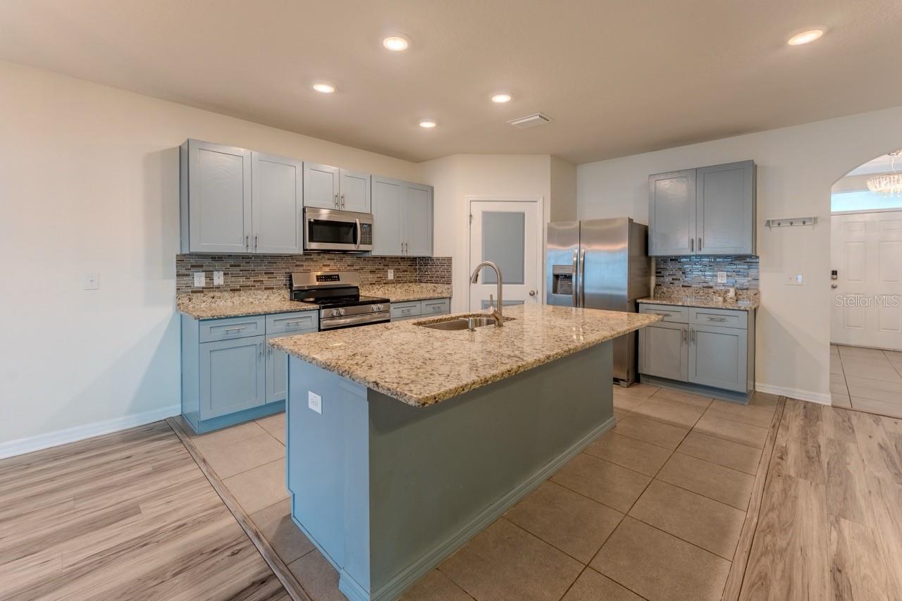 Image 12 of 37 For 2942 46th Avenue