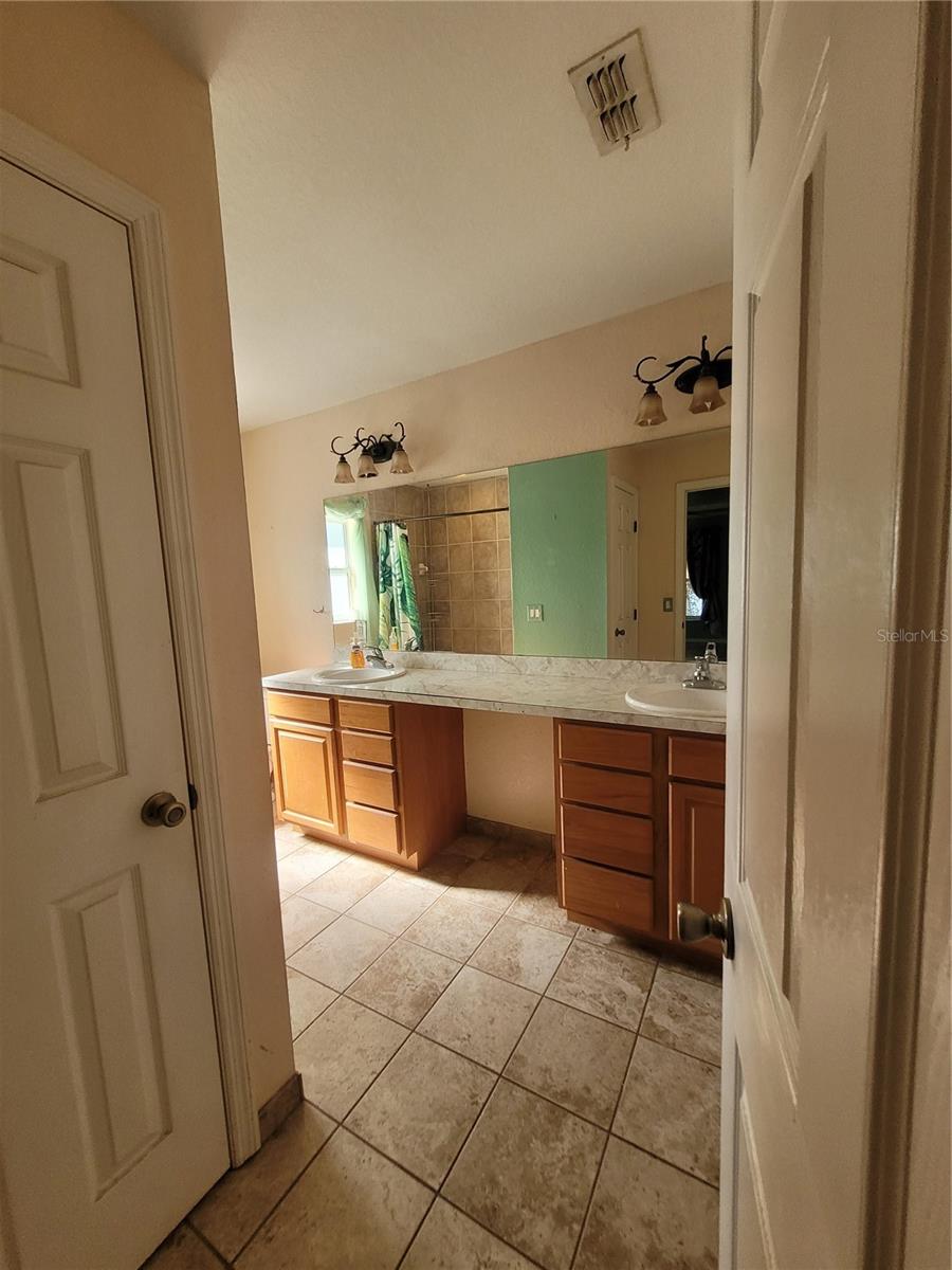 Image 17 of 26 For 5851 62nd Avenue