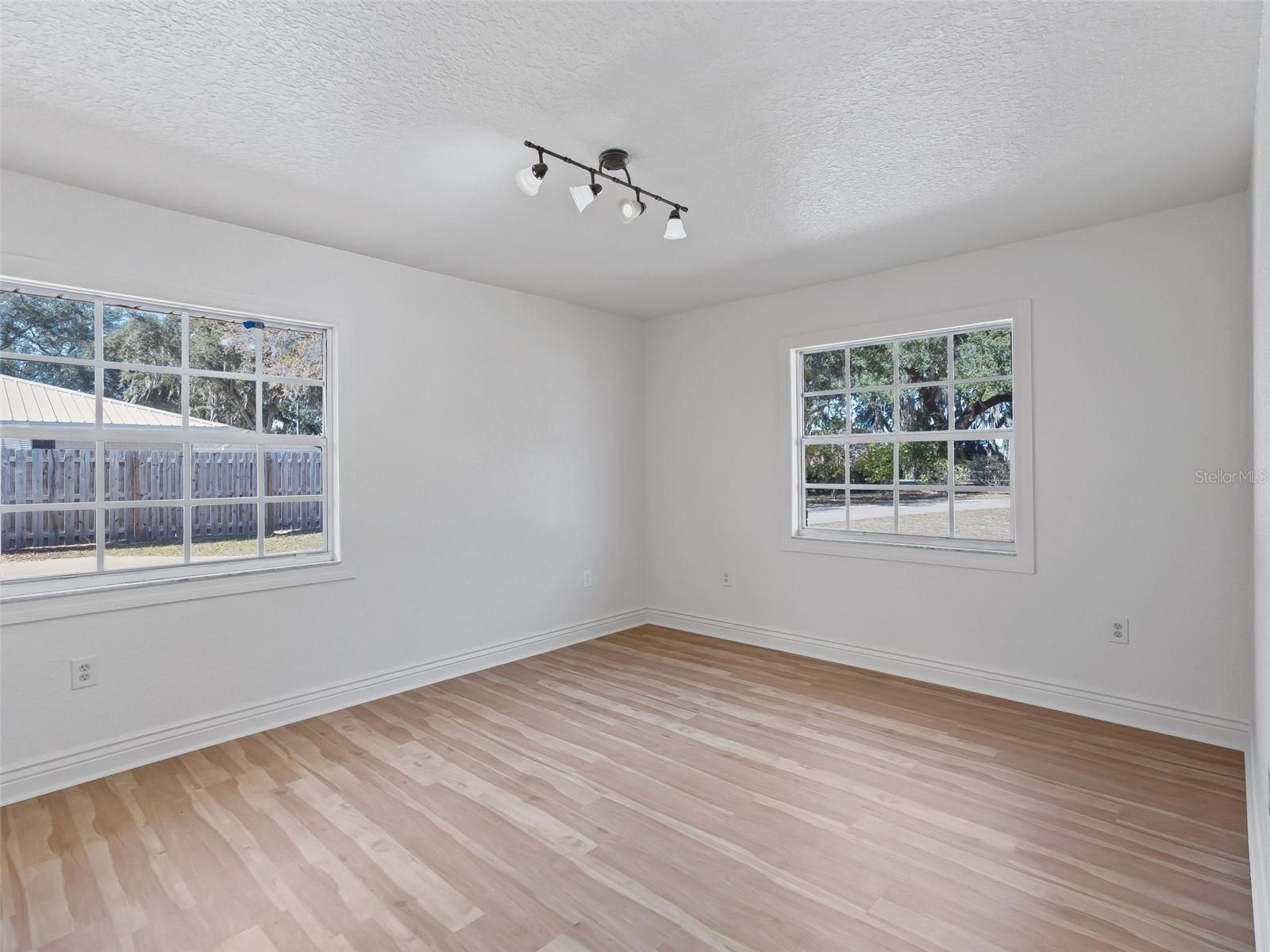 Image 22 of 40 For 10916 Timucuan Road