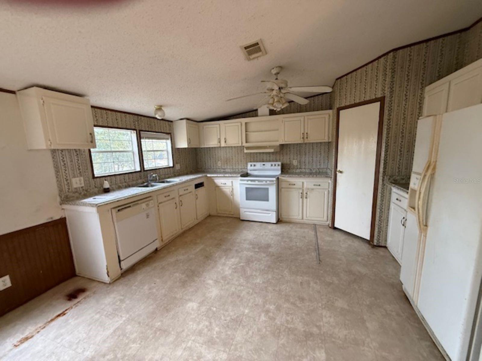 Image 3 of 10 For 217 Longview Avenue