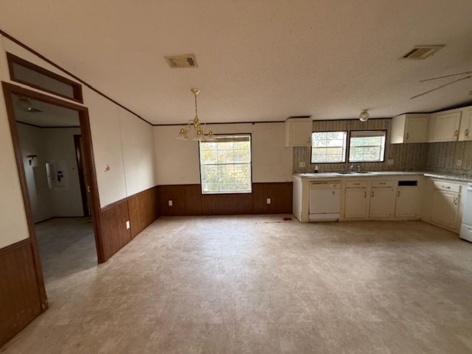 Image 4 of 10 For 217 Longview Avenue