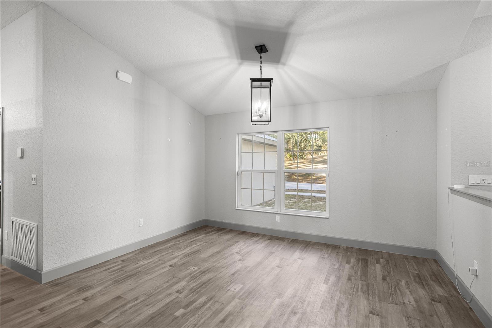 Image 10 of 59 For 10377 186th Avenue