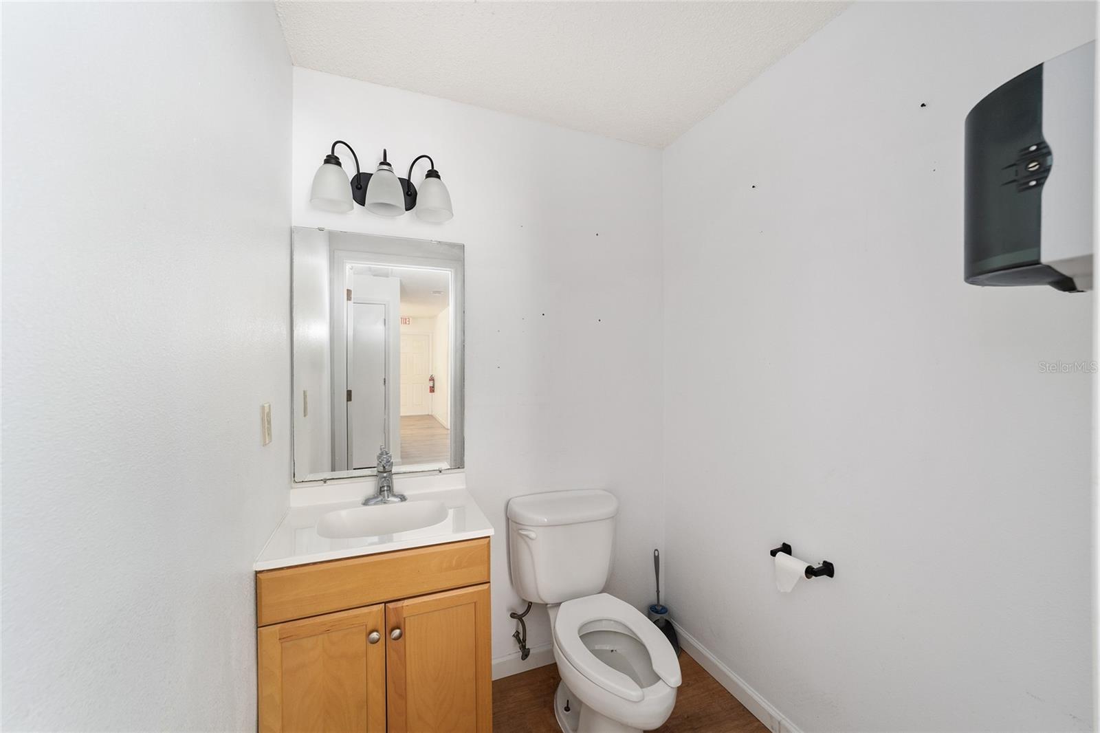 Image 17 of 24 For 2801 College Road 20