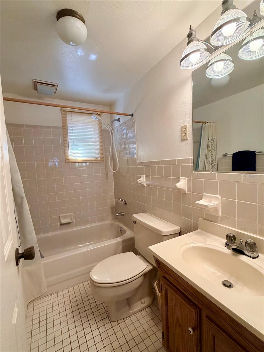 Image 14 of 48 For 5721 Live Oak Drive