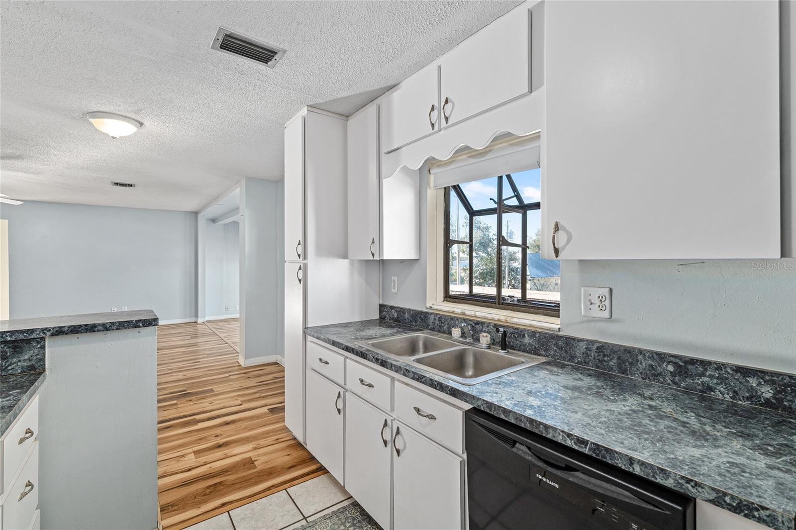 Image 11 of 17 For 10577 101st Avenue Road