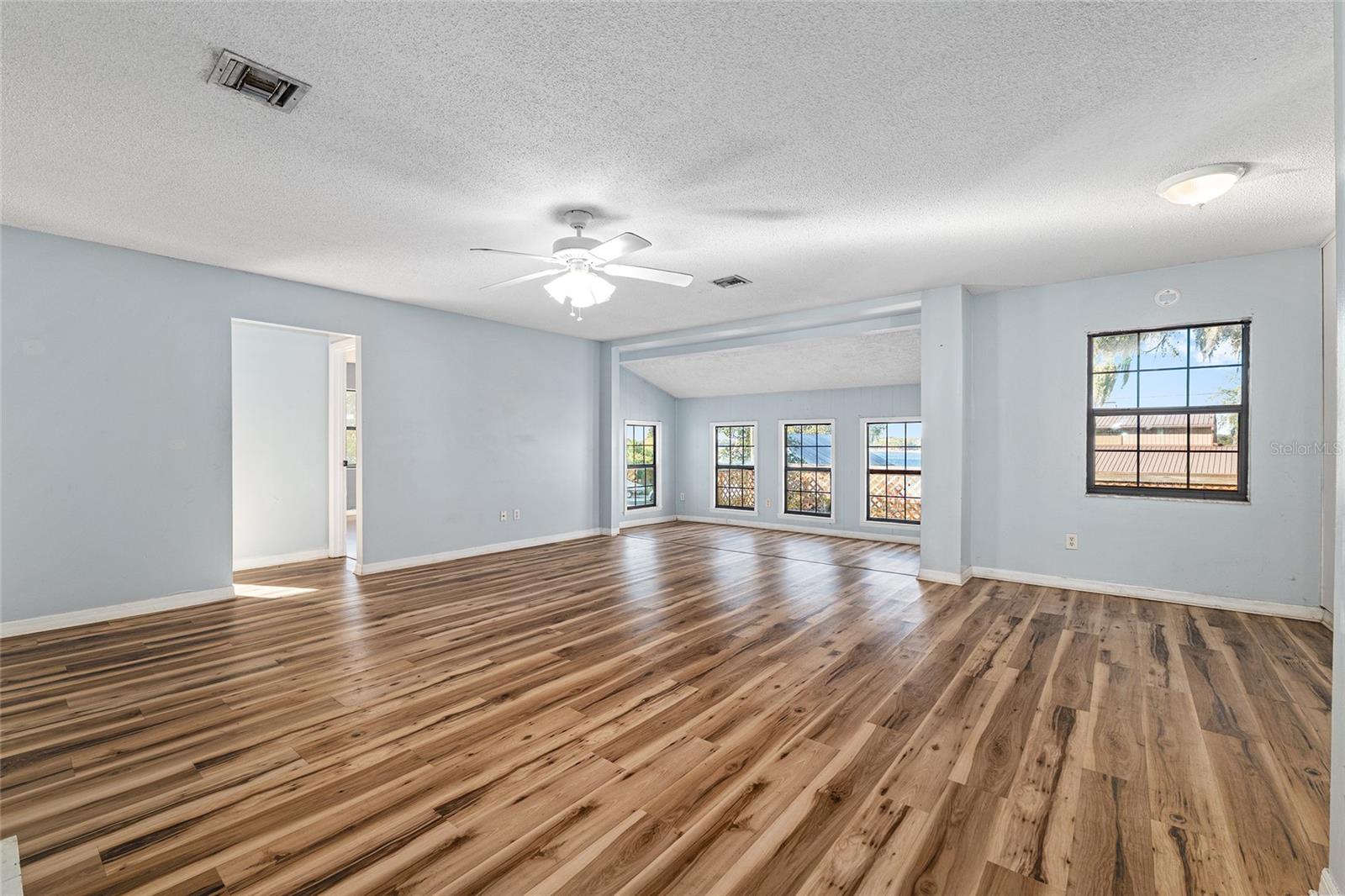 Image 9 of 17 For 10577 101st Avenue Road