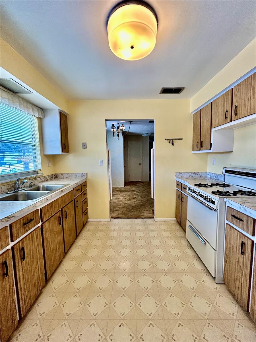 Image 12 of 38 For 3915 139th Street Road