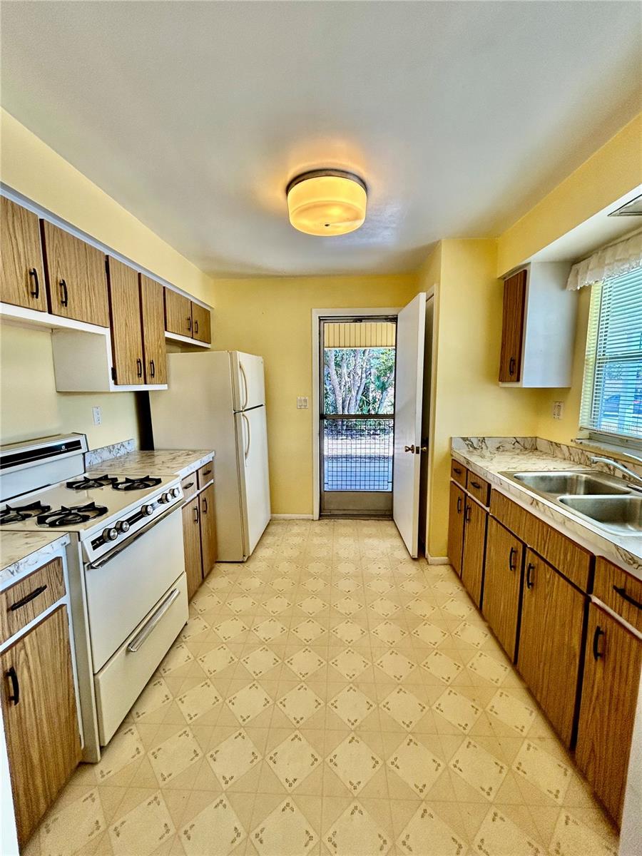 Image 13 of 38 For 3915 139th Street Road