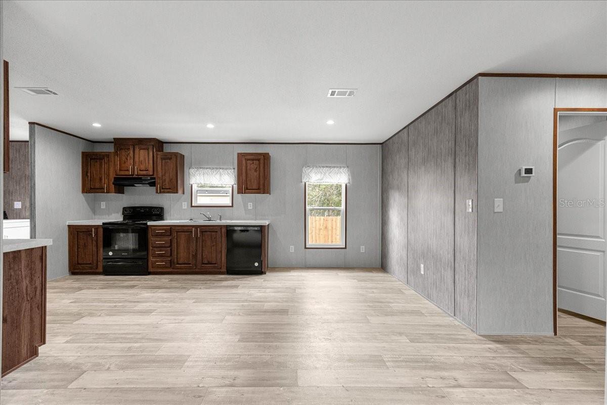 Image 7 of 41 For 9160 31st Avenue Road