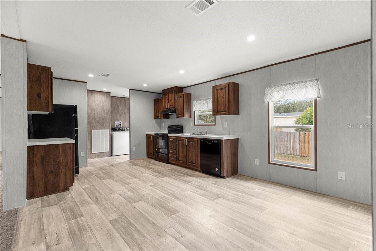 Image 8 of 41 For 9160 31st Avenue Road