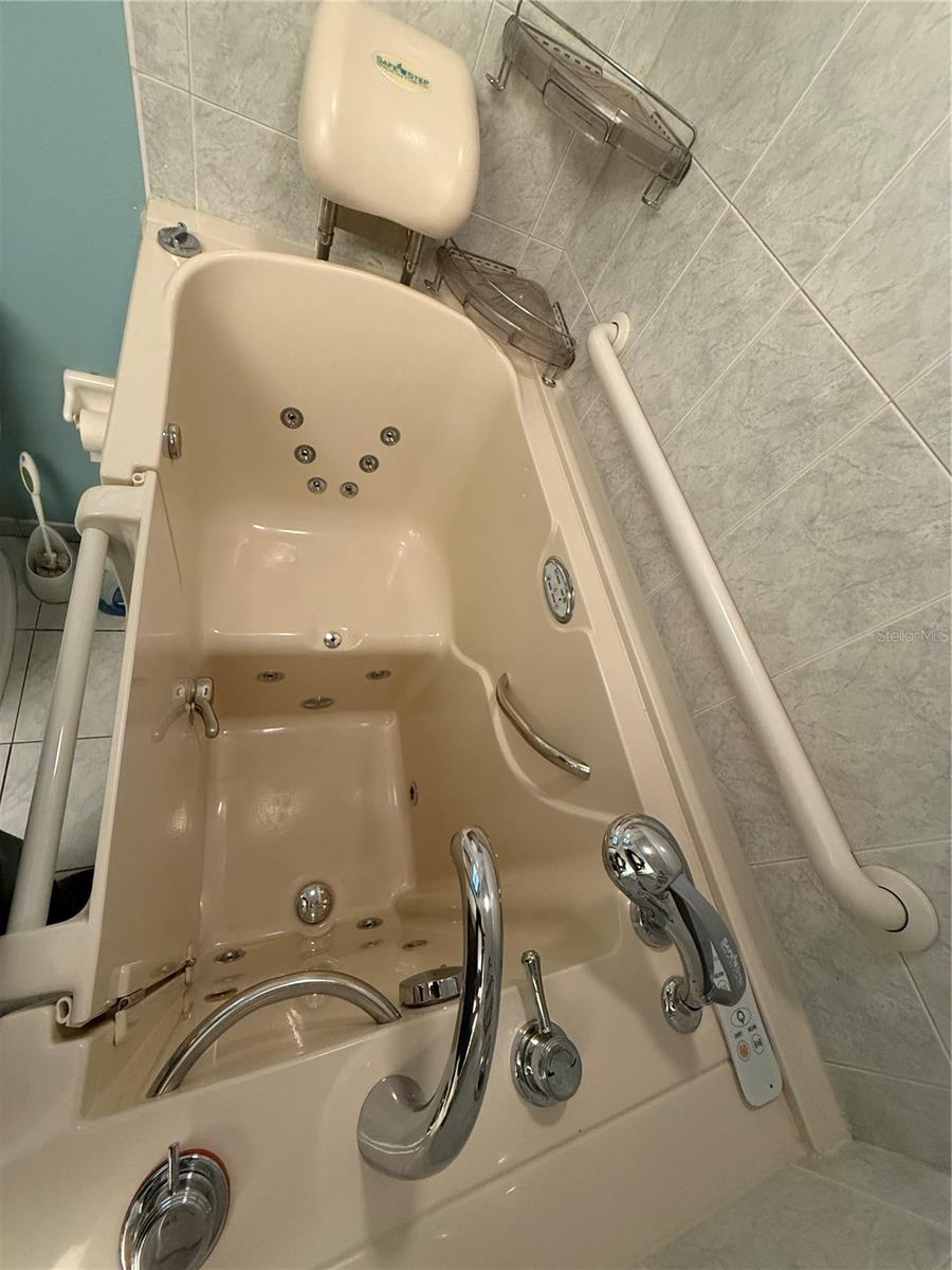 Image 27 of 37 For 3463 18th Place