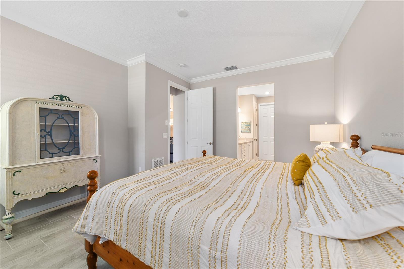 Image 29 of 85 For 3384 54th Court