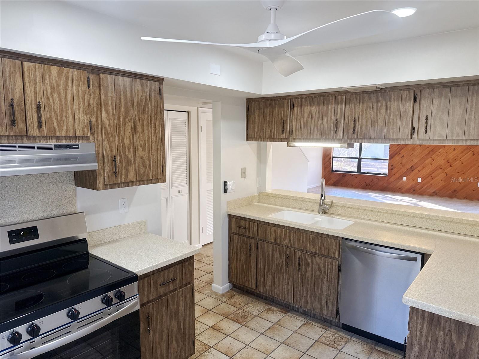 Image 10 of 28 For 3808 17th Street Circle