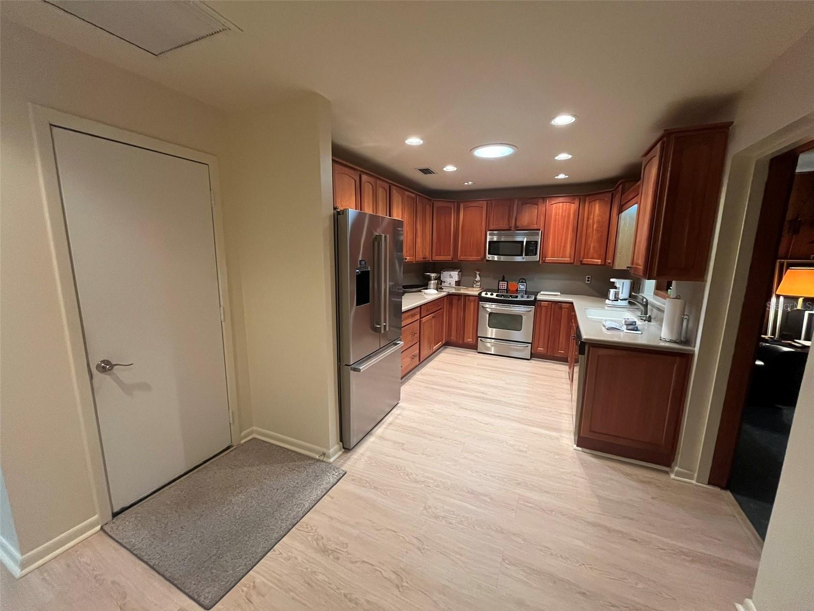 Image 4 of 15 For 8863 92nd Lane B