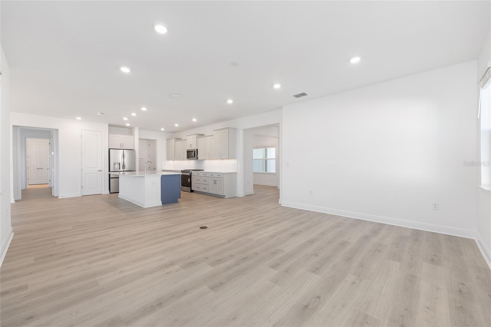 Image 11 of 39 For 10563 101st Lane Road