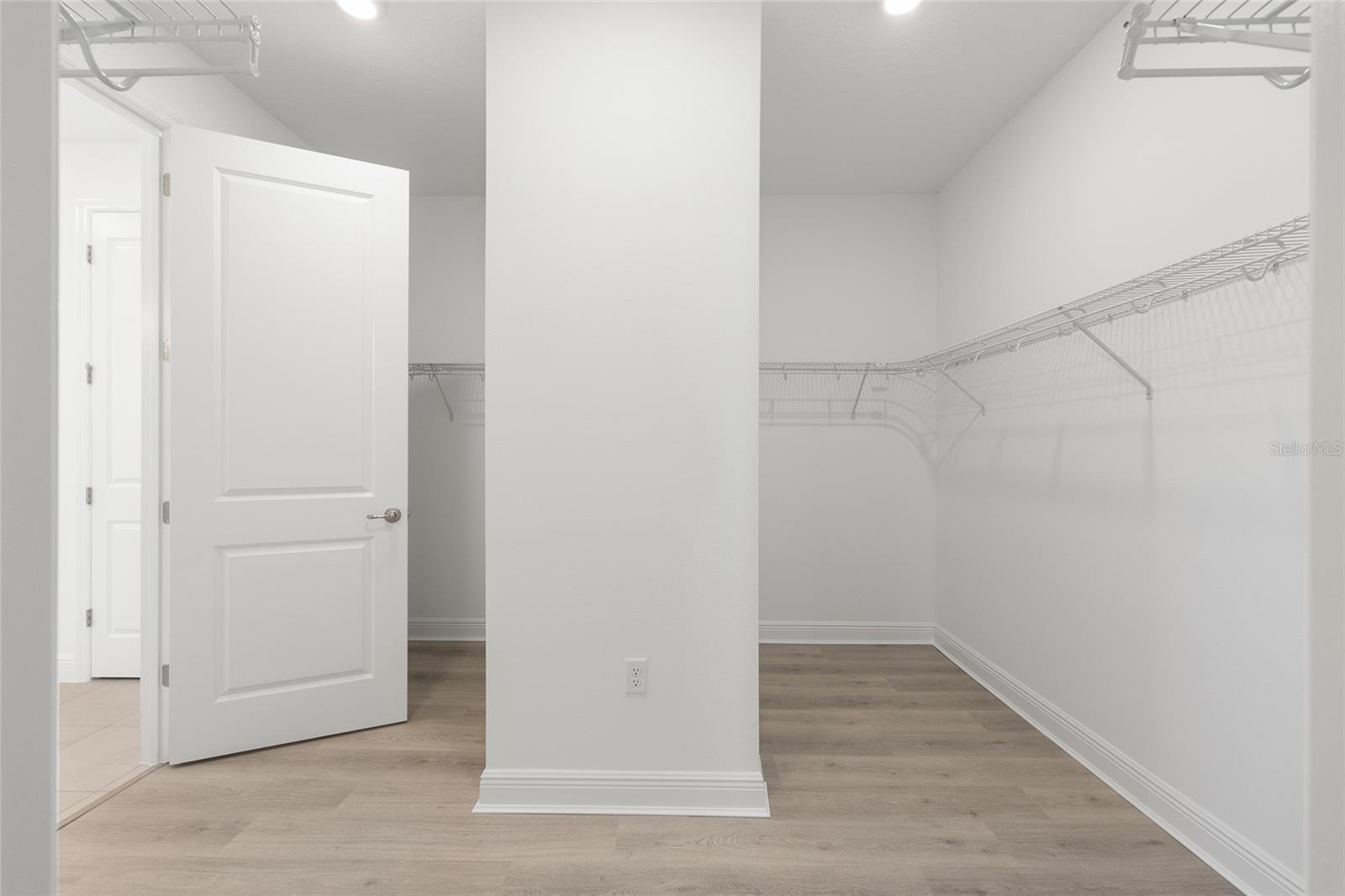 Image 26 of 39 For 10563 101st Lane Road