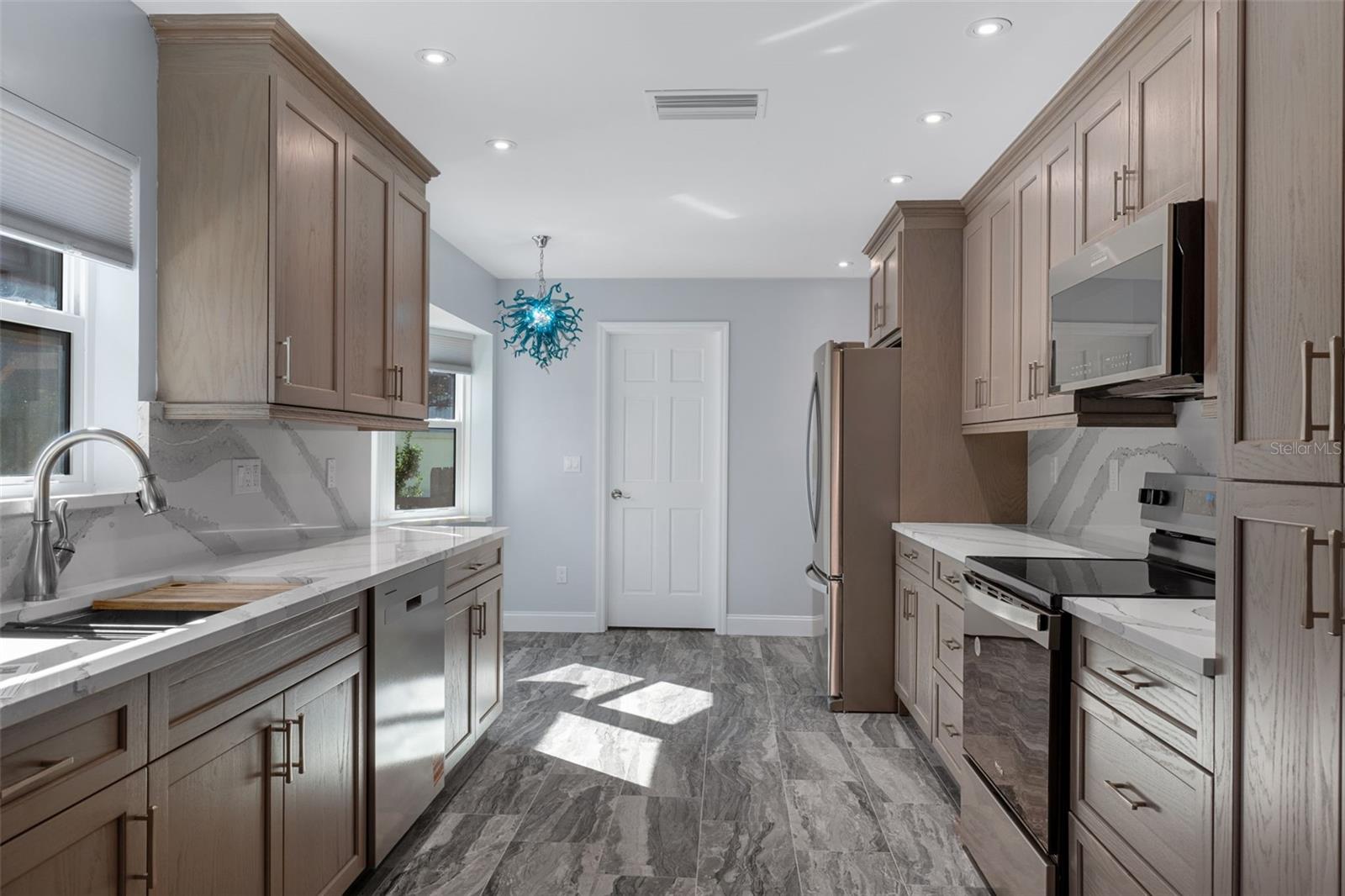 Image 5 of 51 For 11870 Riverhaven Drive