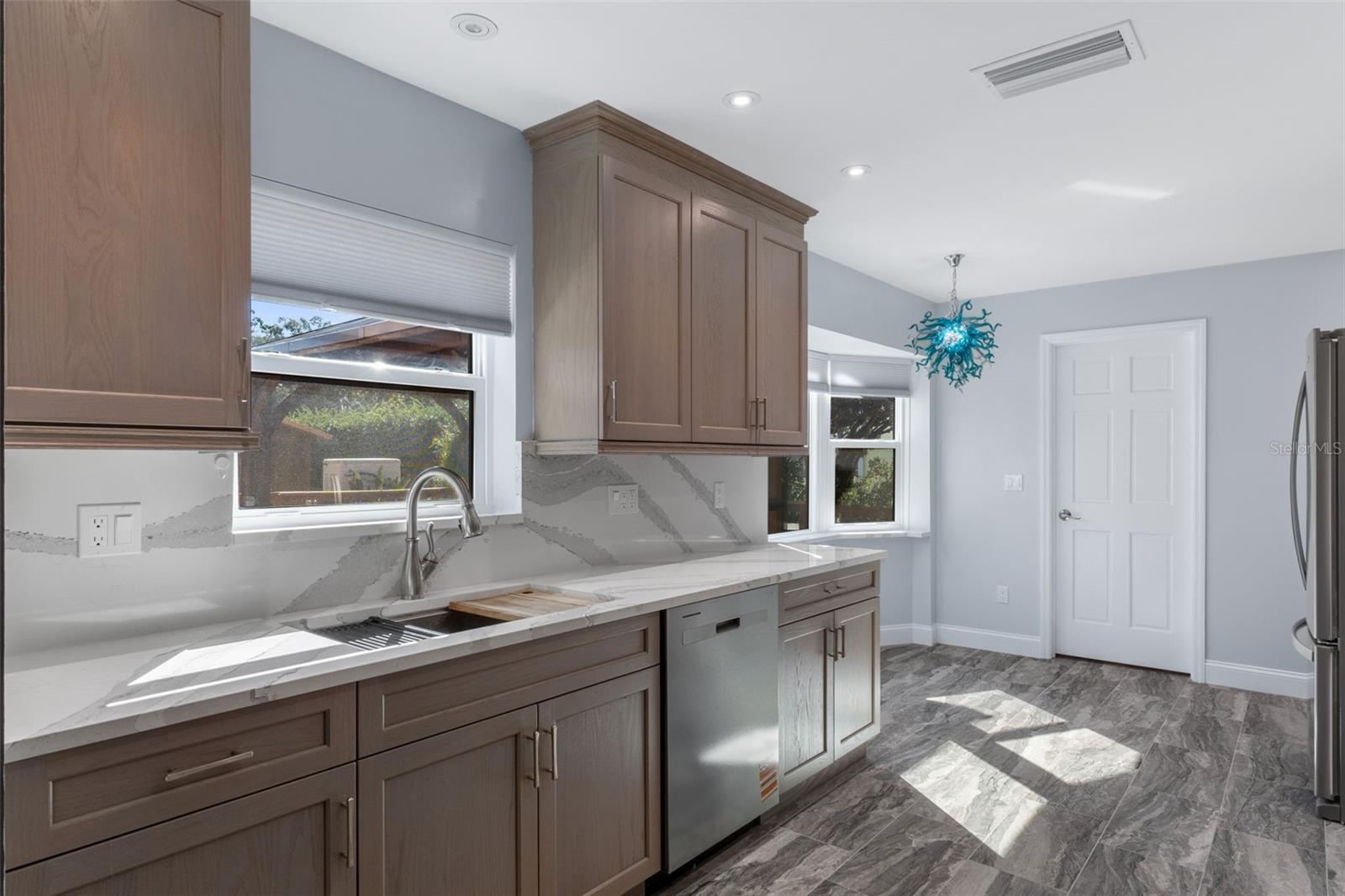 Image 8 of 51 For 11870 Riverhaven Drive