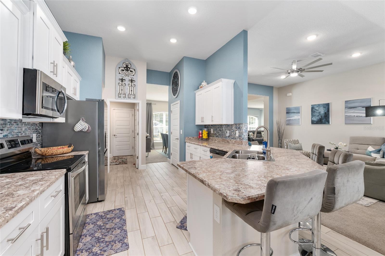 Image 24 of 59 For 101 42nd Place