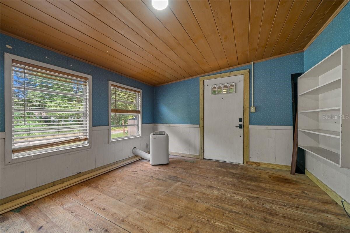 Image 17 of 87 For 25094 132nd Lane