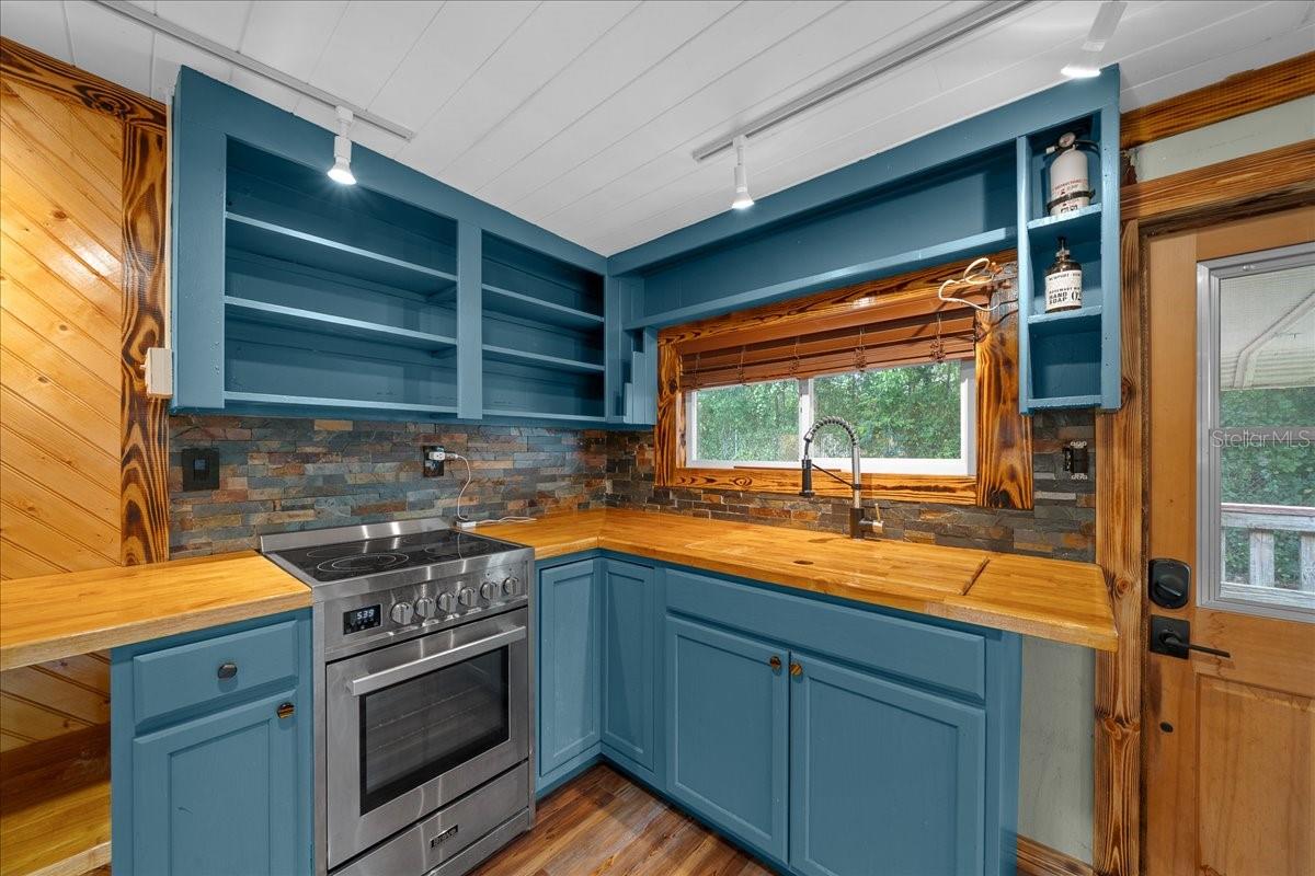 Image 7 of 87 For 25094 132nd Lane