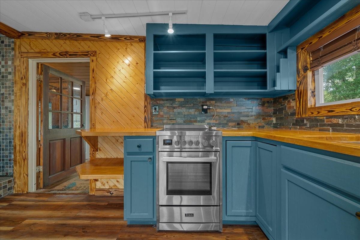 Image 8 of 87 For 25094 132nd Lane