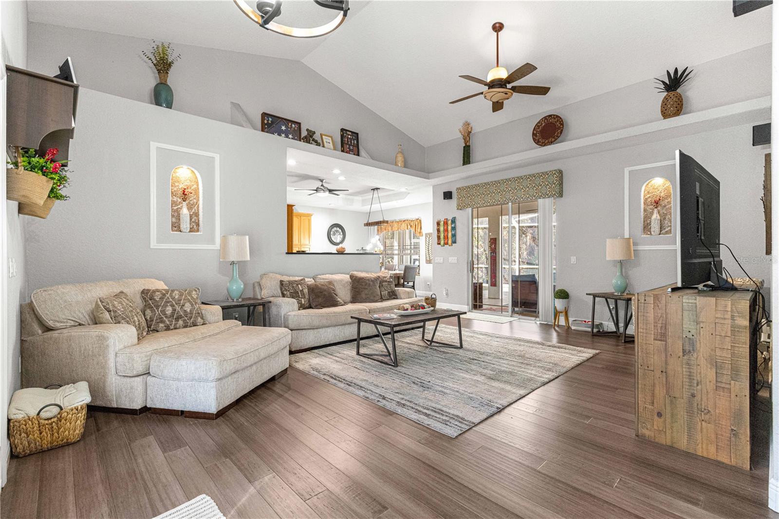 Image 5 of 56 For 10100 Wayland Avenue