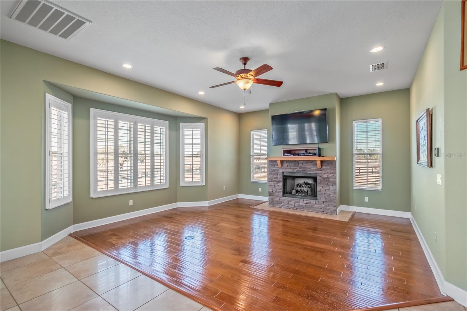 Image 31 of 76 For 12610 Gainesville Road